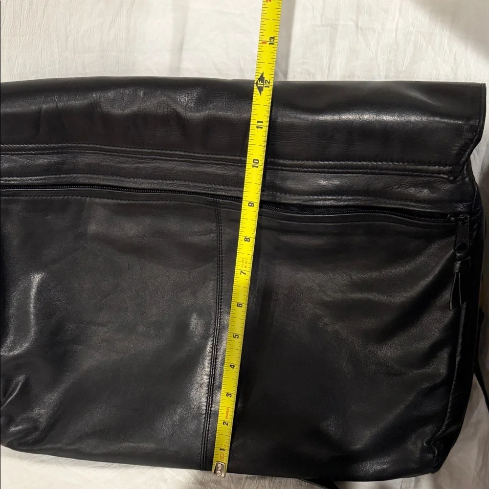 Vintage Preswick & Moore Sleek Black Leather Messenger Bag